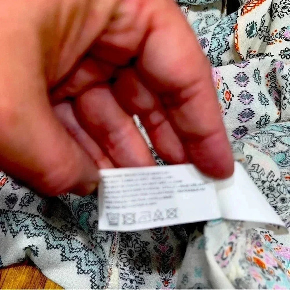 Altar’d State Sleeveless, keyhole front, boho, shark bite hem, top, tunic shirt - Picture 7 of 8